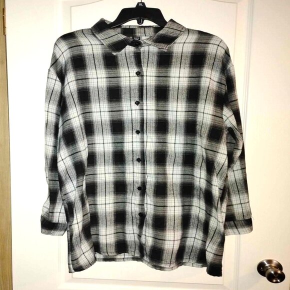 Size XL women's black and white retro style button up flannel. - Picture 1 of 4